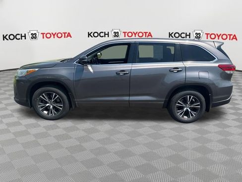 Used 2018 Toyota Highlander Plus AWD/4WD image 4