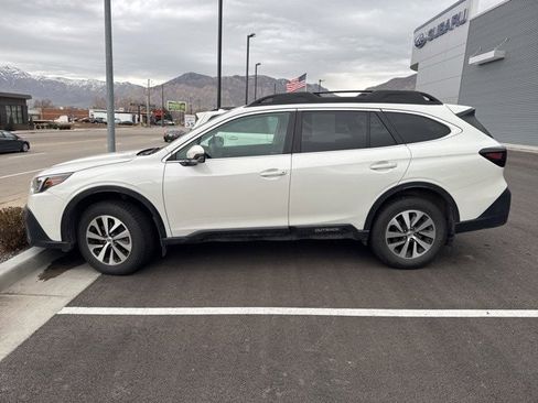 Used 2020 Subaru Outback Premium image 6