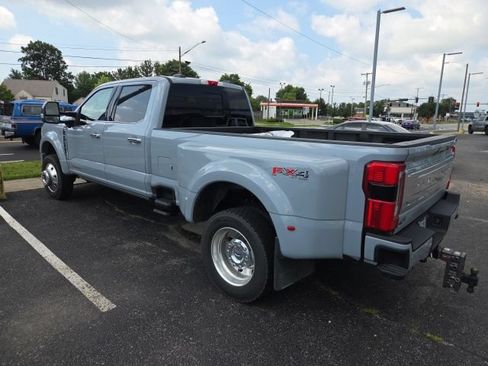 Used 2024 Ford F450 Platinum w/ FX4 Off-Road Package AWD/4WD image 2