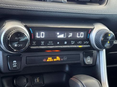 Used 2025 Toyota RAV4 XLE AWD/4WD image 18