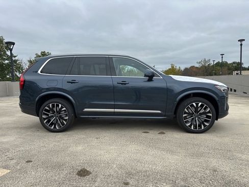 New 2026 Volvo XC90 B6 Plus w/ Protection Package Premier image 8