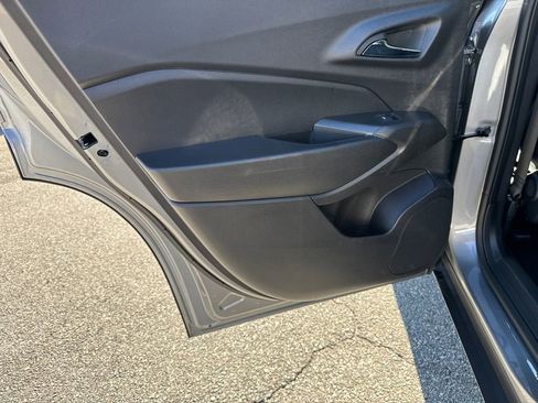 Certified 2025 Chevrolet Trax LT w/ LT Convenience Package image 21