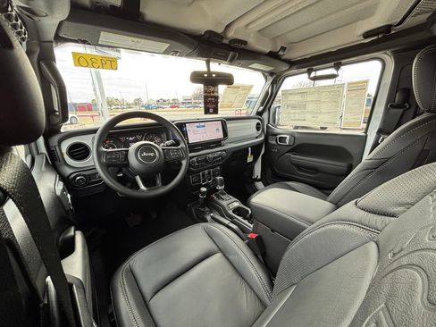 Used 2026 Jeep Wrangler Unlimited Sport AWD/4WD image 18