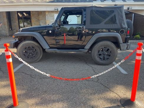 Used 2015 Jeep Wrangler Sport image 3