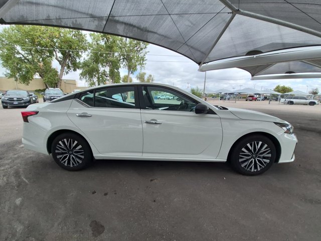 Used 2025 Nissan Altima 2.5 SV FWD image 4