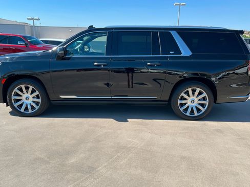 Used 2024 Cadillac Escalade ESV Premium Luxury Platinum AWD/4WD image 2