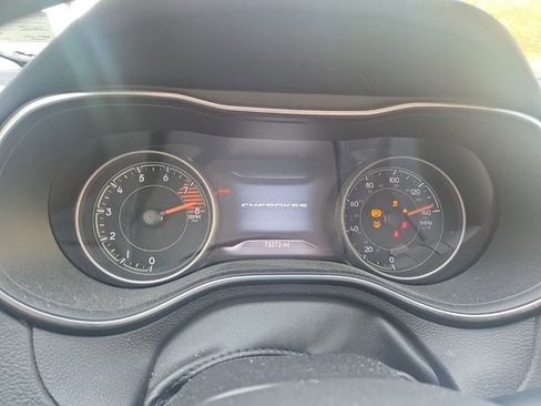 Used 2019 Jeep Cherokee Limited image 12