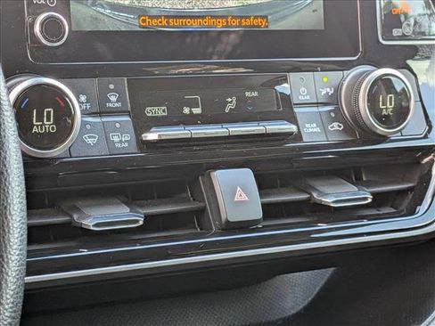 Used 2023 Toyota Highlander L image 8