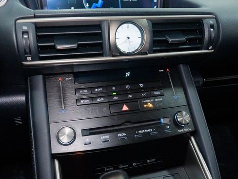 Used 2018 Lexus IS 300 AWD image 37