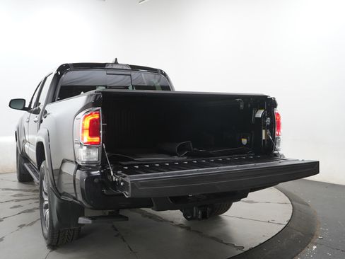 Used 2023 Toyota Tacoma Limited AWD/4WD image 18