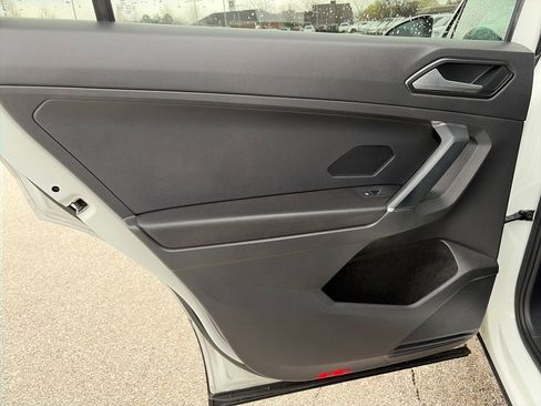 Used 2018 Volkswagen Tiguan SEL Premium image 24