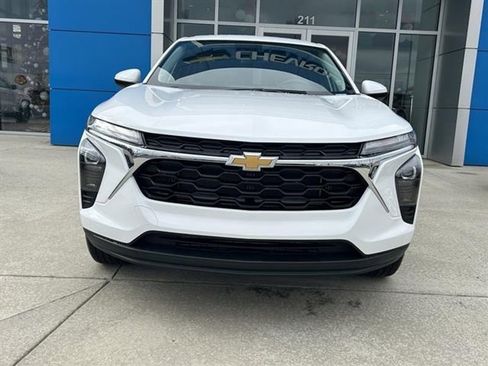New 2026 Chevrolet Trax LS w/ LS Convenience Package image 2