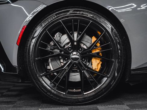 Used 2021 Aston Martin V8 Vantage Coupe image 15