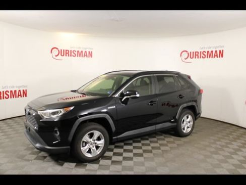 Used 2020 Toyota RAV4 XLE w/ Convenience Package AWD/4WD image 3