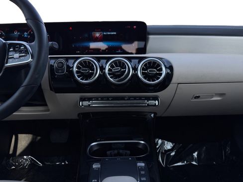 Used 2023 Mercedes-Benz CLA 250 w/ Premium Package image 11