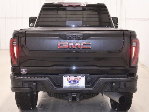 Used 2024 GMC Sierra 2500 AT4X w/ AT4X AEV Edition image 8
