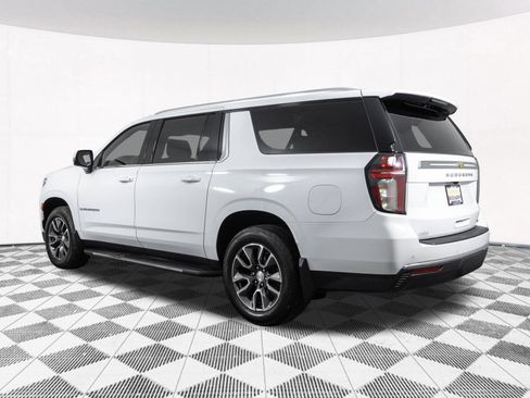 Used 2022 Chevrolet Suburban LT w/ Luxury Package AWD/4WD image 16