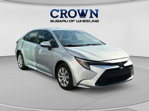 Used 2025 Toyota Corolla LE FWD image 1