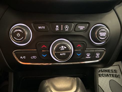 Used 2022 Jeep Cherokee Latitude Lux AWD/4WD image 18