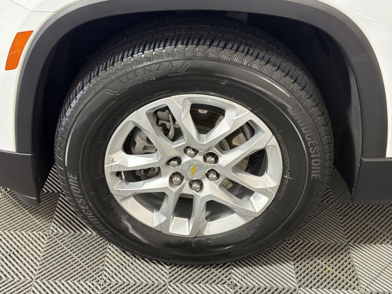 Used 2023 Chevrolet Traverse LS FWD image 12