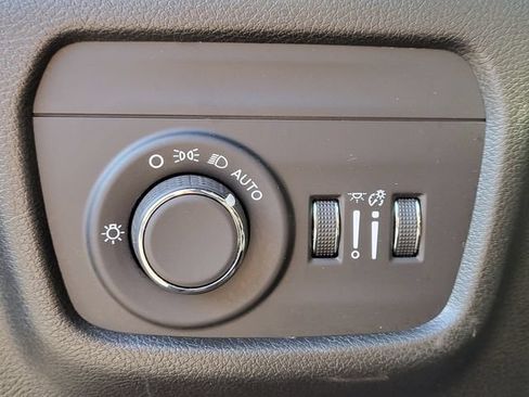 Certified 2025 Jeep Grand Cherokee Altitude AWD/4WD image 9