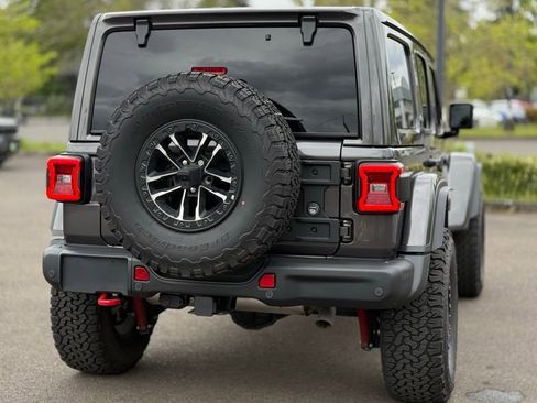 Used 2025 Jeep Wrangler Unlimited Rubicon AWD/4WD image 5