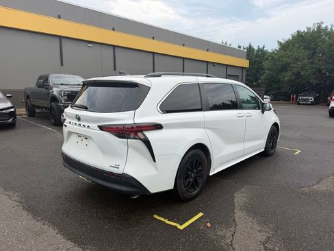 Used 2022 Toyota Sienna LE FWD image 8