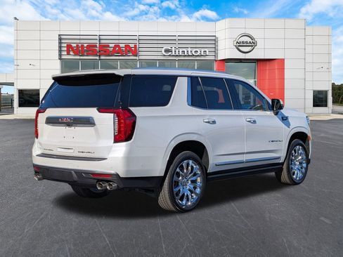 Used 2024 GMC Yukon Denali w/ Denali Reserve Package image 3