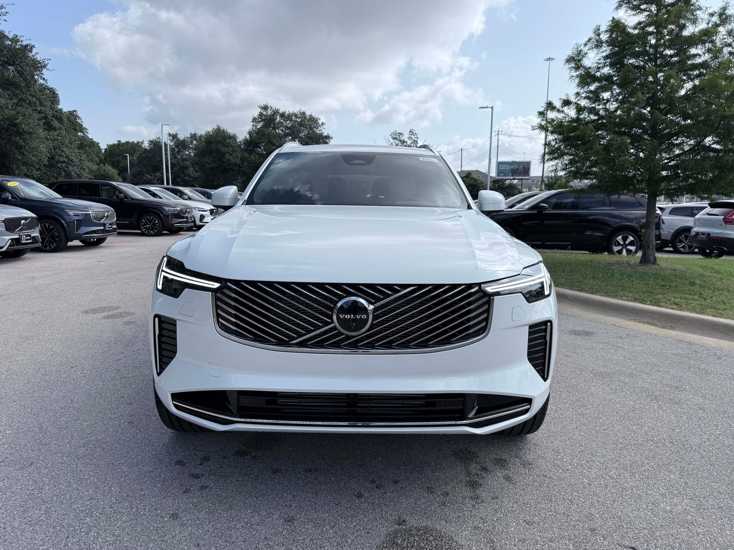 New 2026 Volvo XC90 T8 Plus w/ Protection Package Premier AWD/4WD image 8