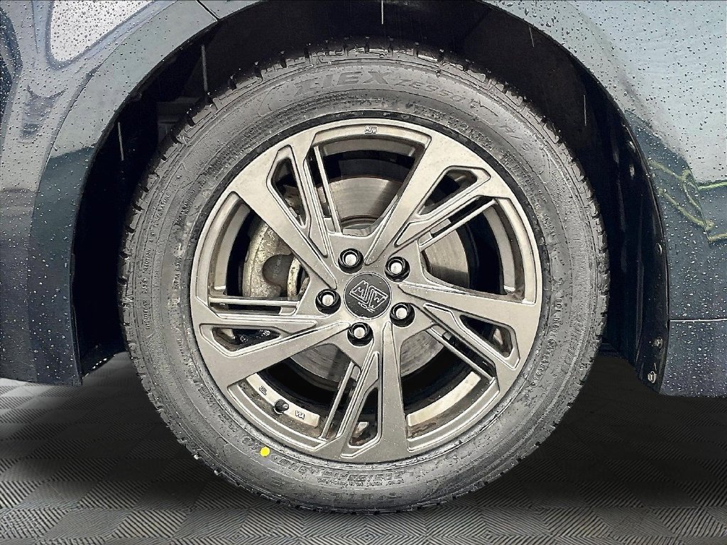 Used 2021 Toyota Corolla SE w/ SE Preferred Package FWD image 22