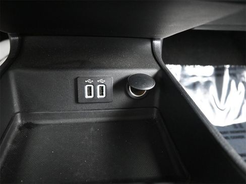 Used 2019 Ford Fusion SE image 28