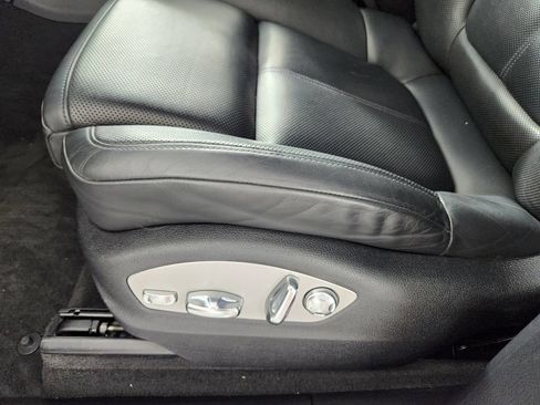 Used 2023 Porsche Macan Turbo AWD/4WD image 13
