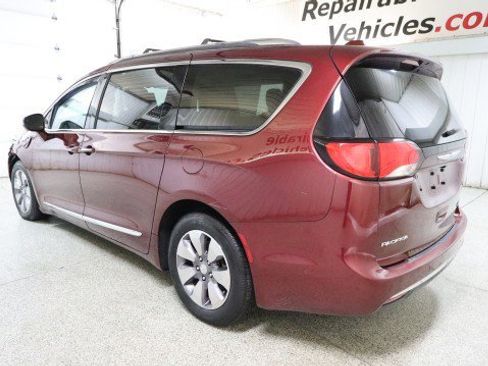 Used 2019 Chrysler Pacifica Limited w/ Advanced Safetytec Group image 3