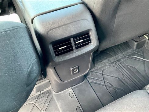 Used 2021 Chevrolet Equinox LT image 33