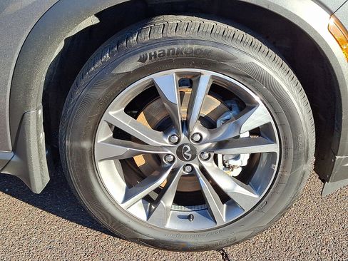 Certified 2025 INFINITI QX60 Luxe image 8