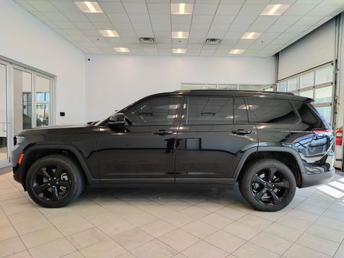 Used 2021 Jeep Grand Cherokee L Laredo AWD/4WD image 5