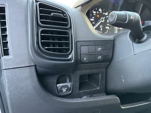 Used 2024 RAM ProMaster 2500 w/ Convenience Group image 12