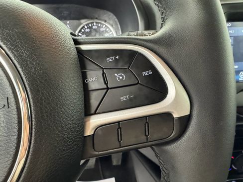 Used 2020 Jeep Renegade Latitude AWD/4WD image 16