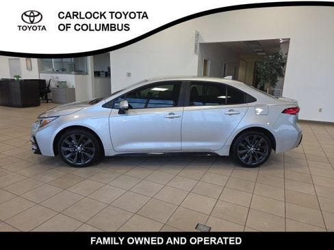 Used 2025 Toyota Corolla SE FWD image 2