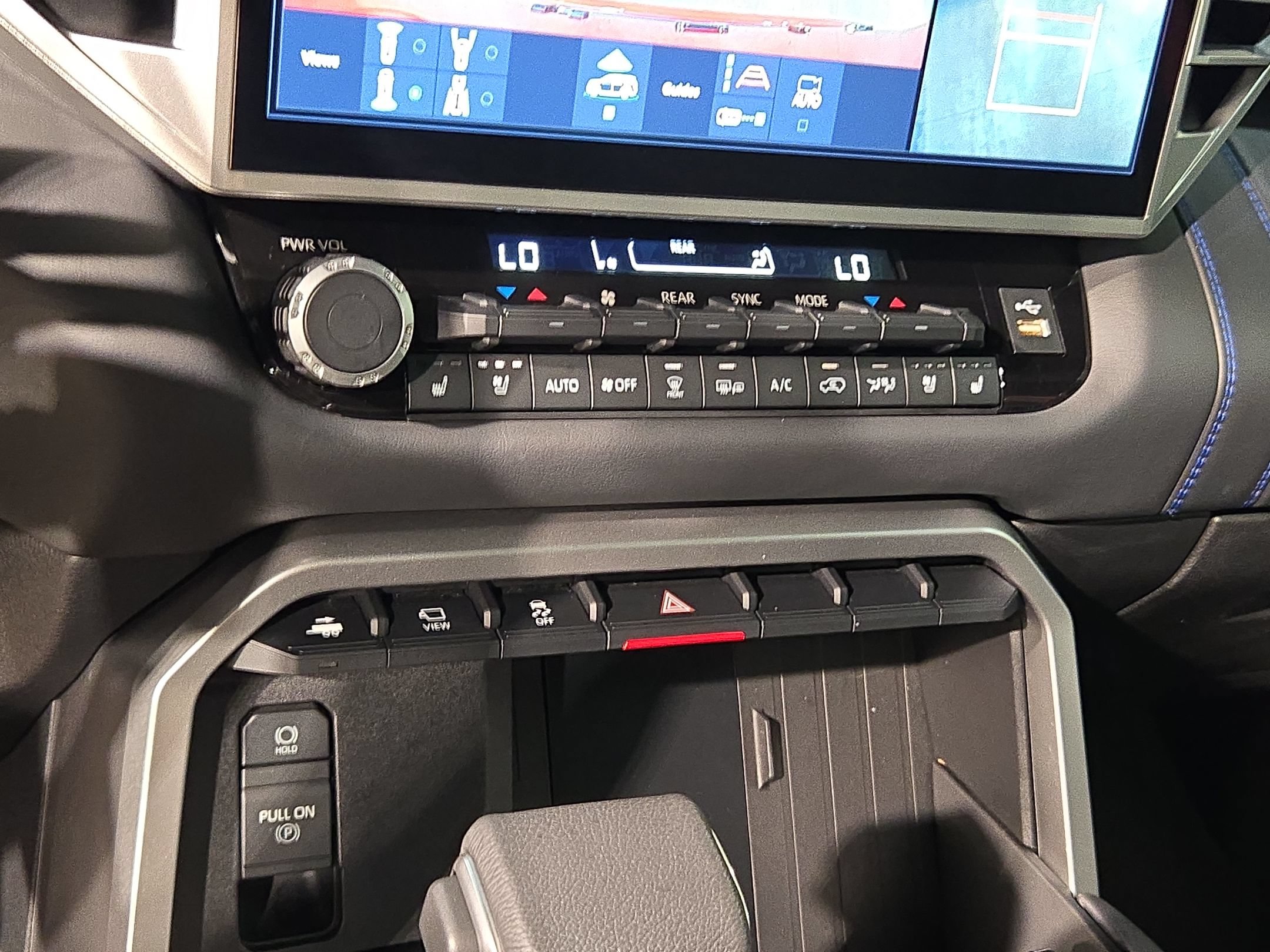 Certified 2025 Toyota Sequoia Platinum AWD/4WD image 33