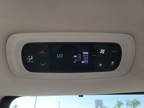 Used 2024 Chrysler Pacifica Touring-L FWD image 23