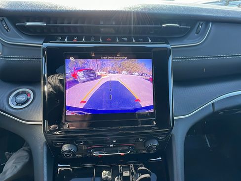 Used 2025 Jeep Grand Cherokee L Altitude image 34