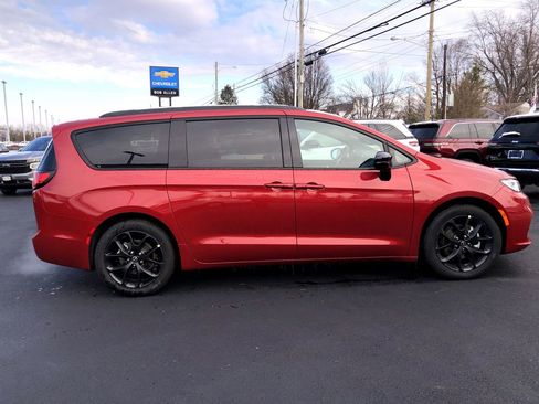 New 2026 Chrysler Pacifica Select image 14
