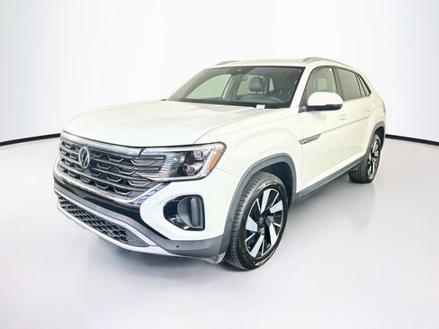 Used 2025 Volkswagen Atlas Cross Sport SE FWD image 3