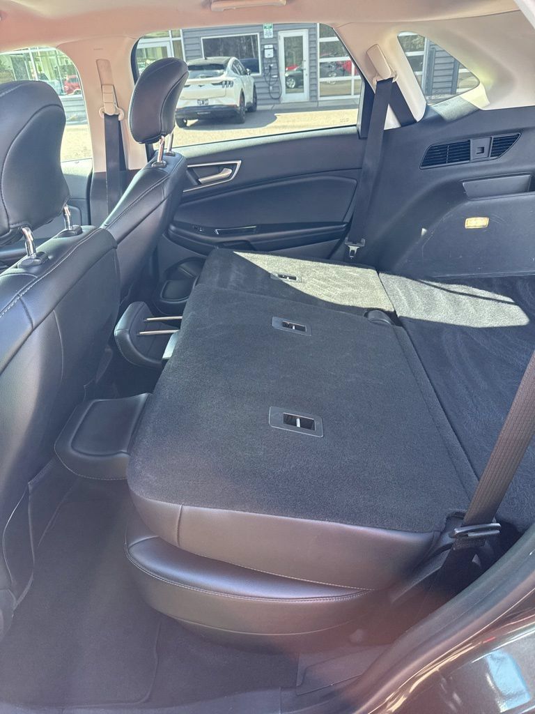 Used 2019 Ford Edge SEL w/ Cold Weather Package AWD/4WD image 6
