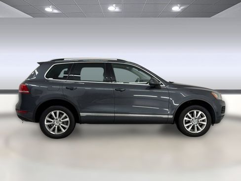 Used 2014 Volkswagen Touareg Sport AWD/4WD image 8