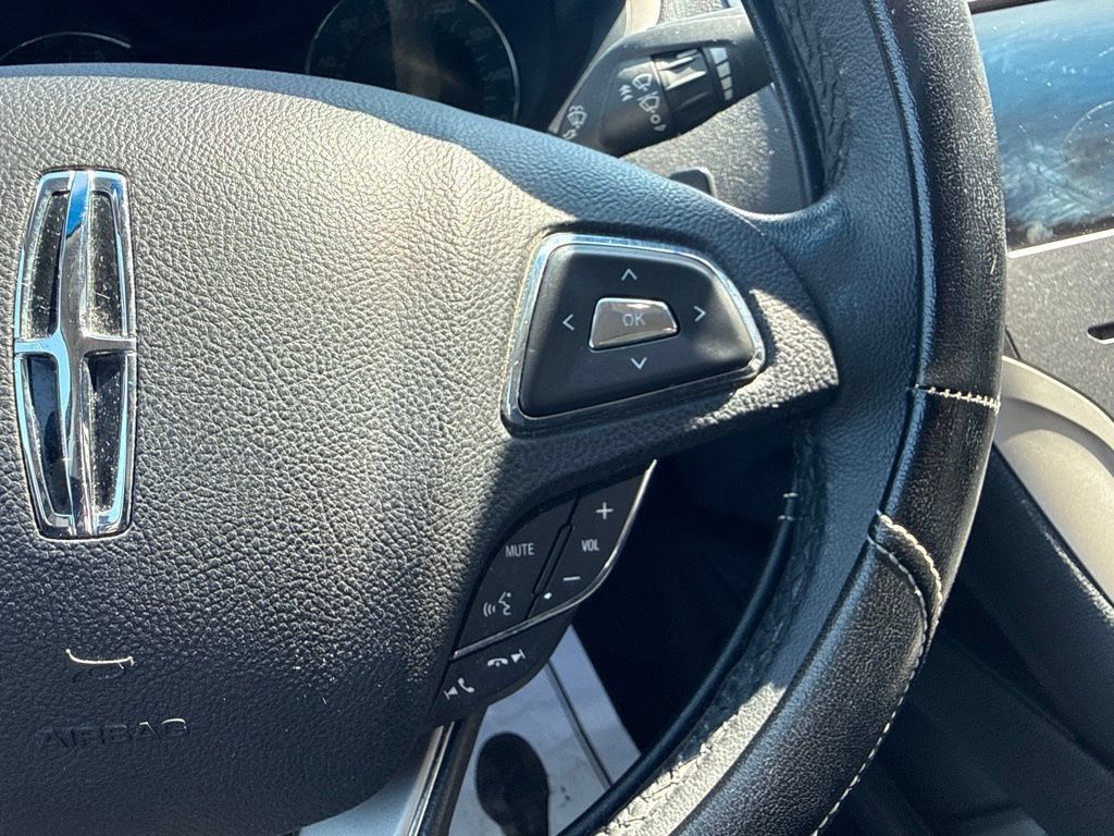 Used 2016 Lincoln MKZ FWD image 14