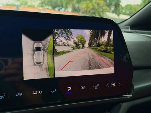 Used 2025 Chevrolet Equinox EV RS FWD image 51