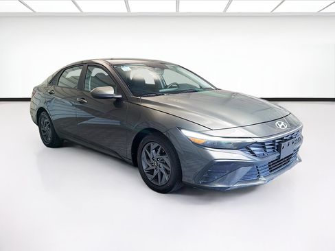 Used 2024 Hyundai Elantra SEL FWD image 3