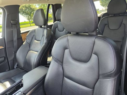Used 2021 Volvo XC90 T6 Momentum w/ Advanced Package AWD/4WD image 11